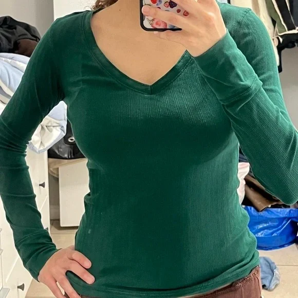 Green V-Neck Long Sleeve Top - Picture 4 of 4